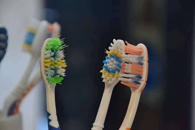 Zahnbürsten für die Abflussreinigung