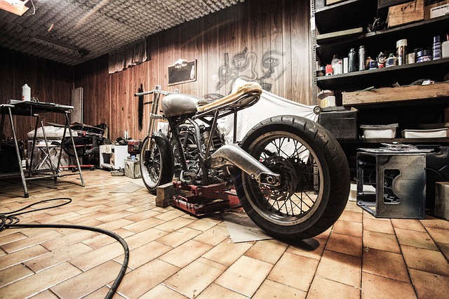 Bild Motorrad in der Garage