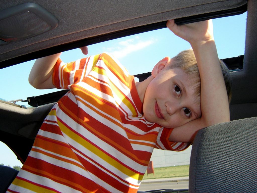 Bild Kind im Auto